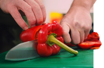 A sweet pepper being chopped shows step 3 of the Food Fit process and how it works.